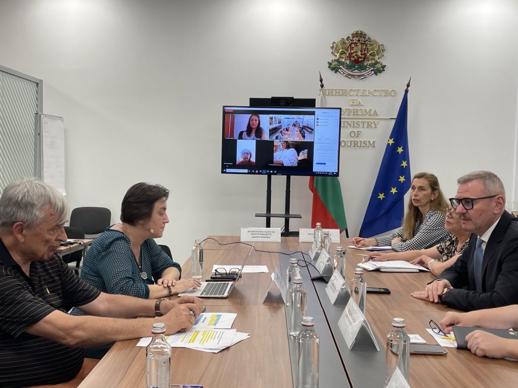 Министър Милошев се срещна с екскурзоводите във връзка с решението на КЗК