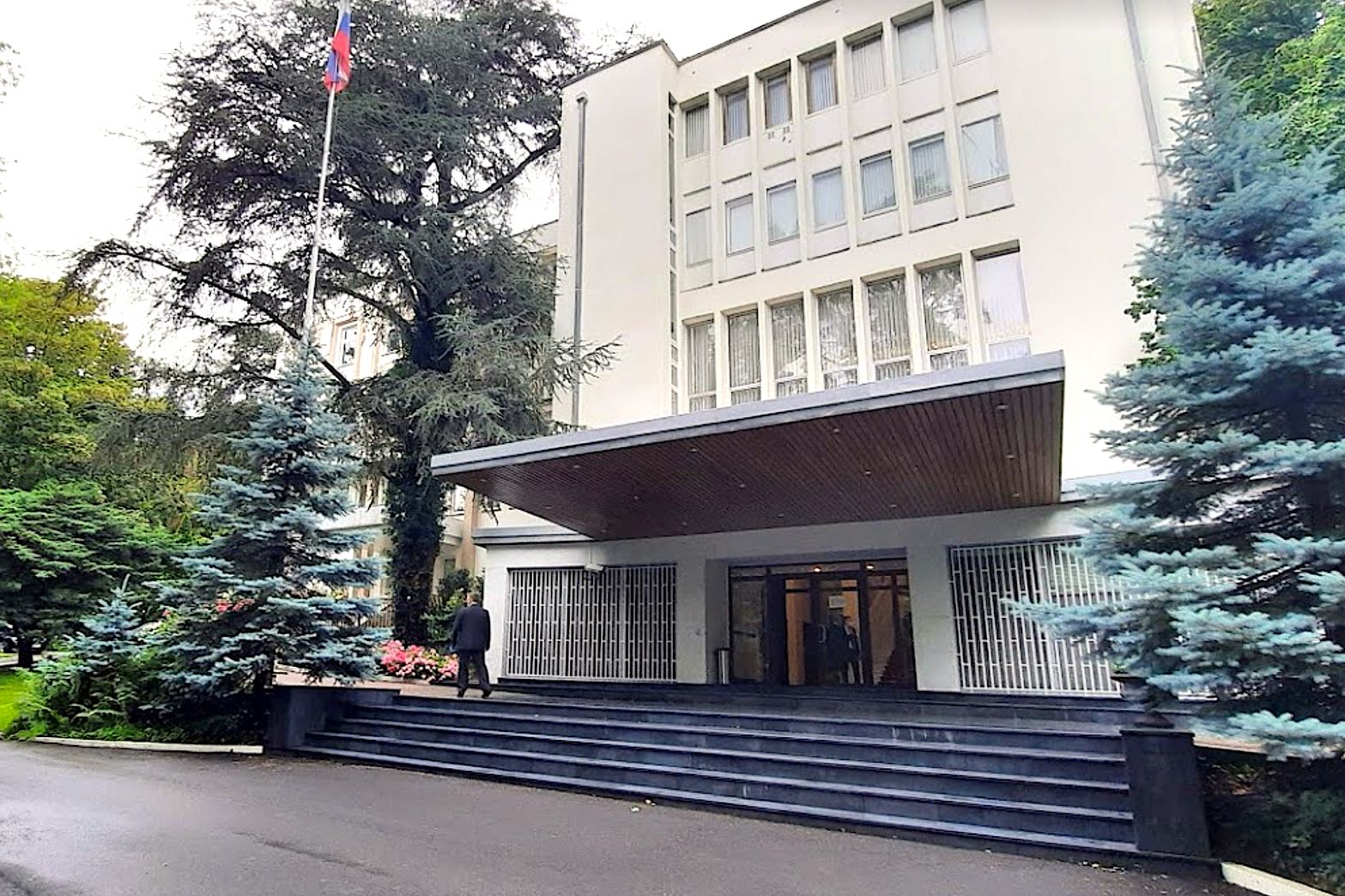 Върху руското посолство в Брюксел има 17 шпионски антени