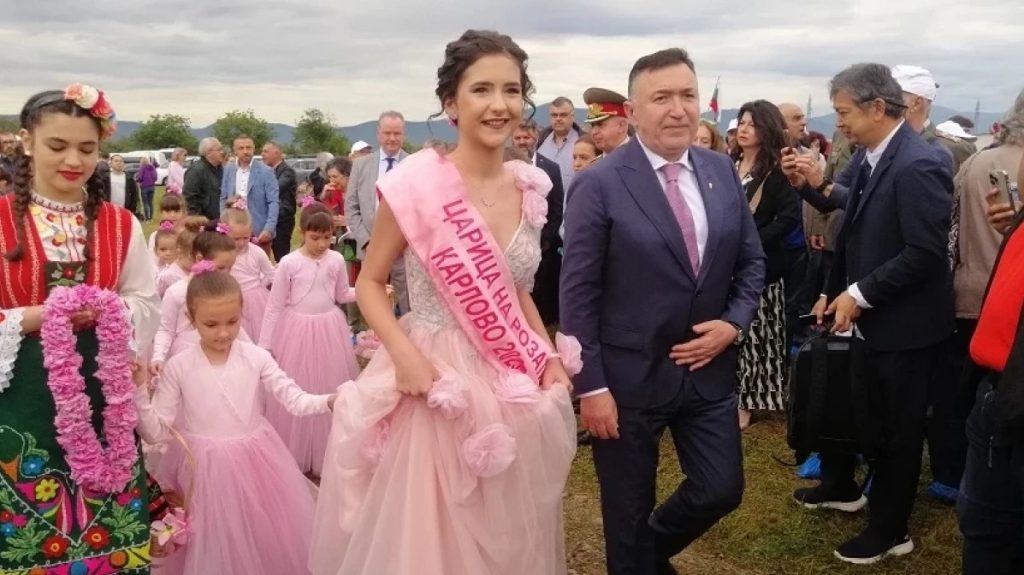 Празник на розата в Карлово 8 празник на розата карлово антония лалова