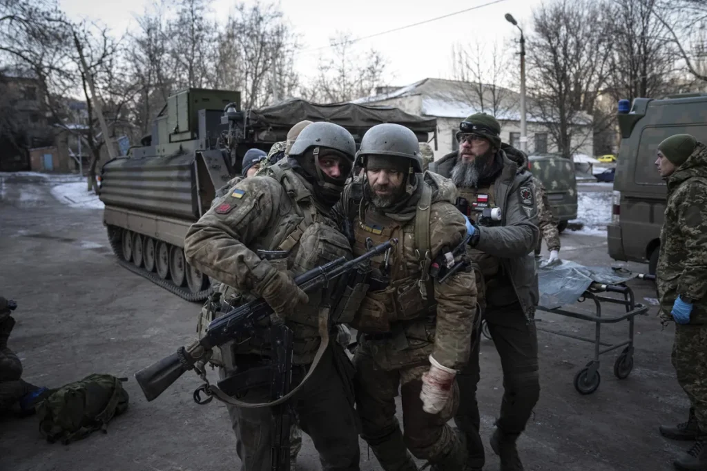 Проточилият се военен сблъсък между Москва и Киев носи ползи за САЩ, но има и значителен негативен ефект 2 соледар война в украйна украински сили войници