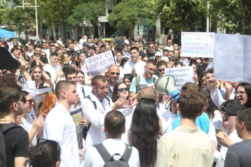 студенти по медицина албания