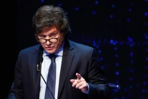 Хавиер Милей информационна агенция уволнения