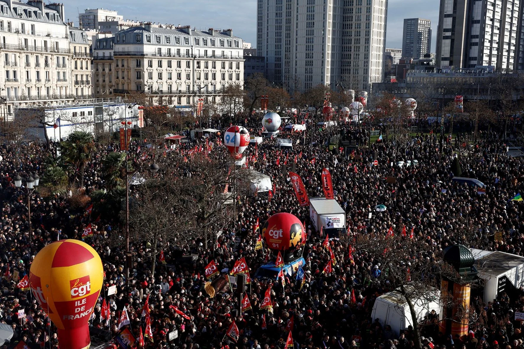 франция париж протест пенсионна реформа