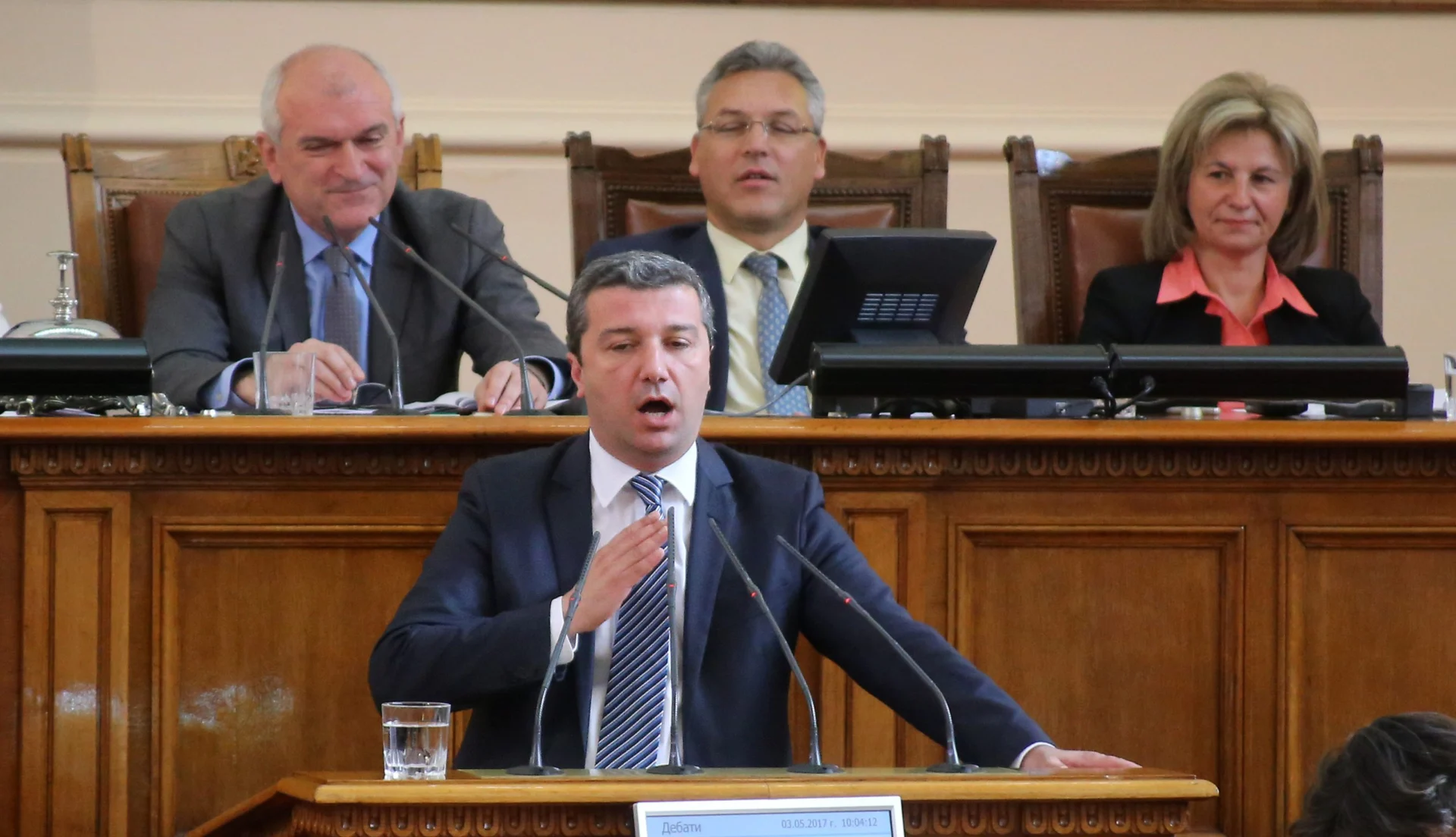 Парламент Драгомир Стойнев