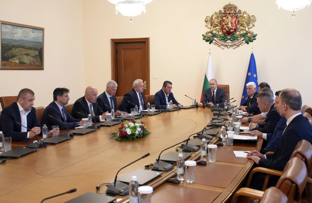 Напук на твърденията, че няма пряка заплаха за България, кабинетът засилва мерките в страната