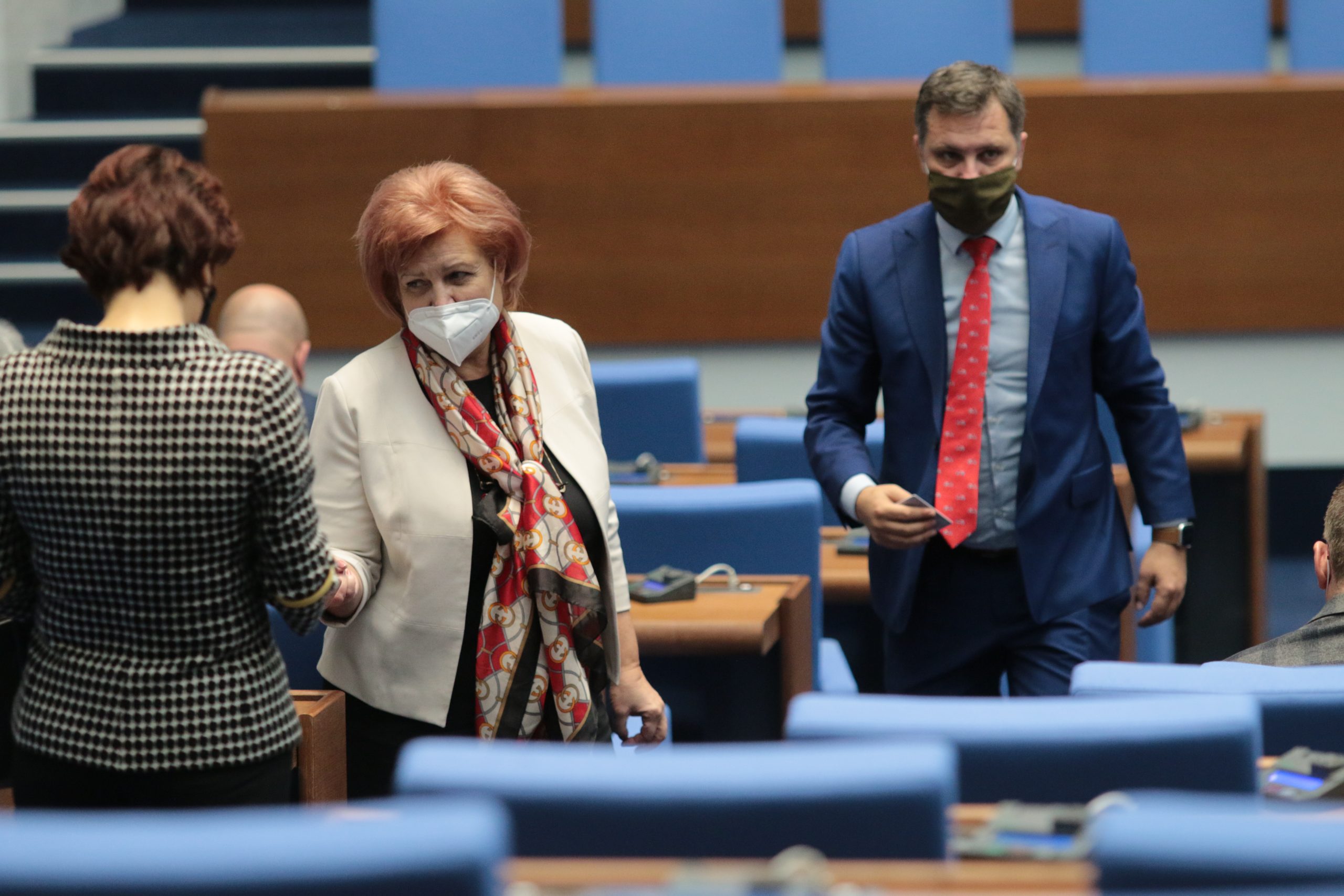 Парламент бюджет Менда Стоянова
