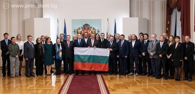 Президентът Румен Радев връчи трибагреника на 31-вата ни антарктическа експедиция