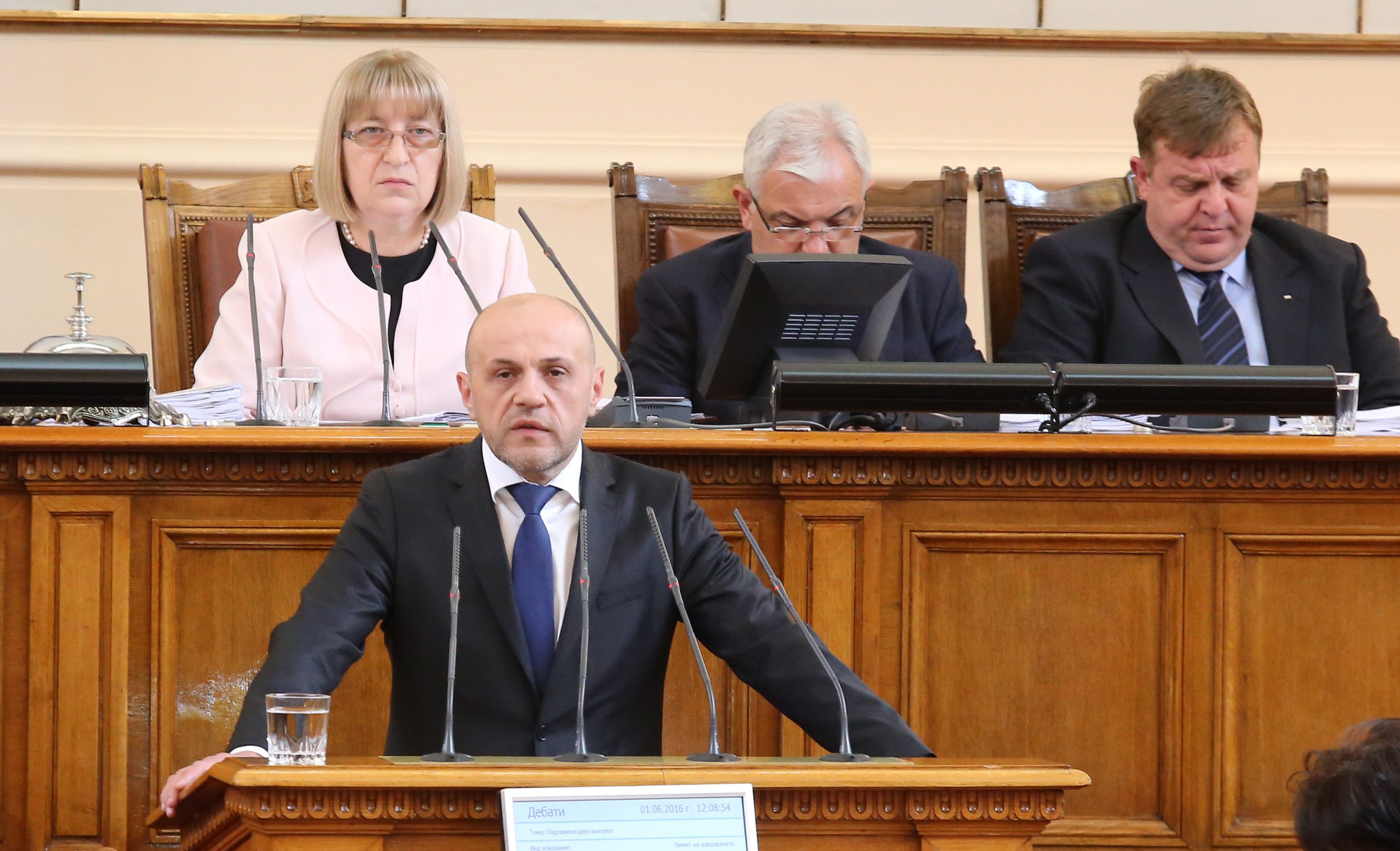 Парламент Томислав Дончев