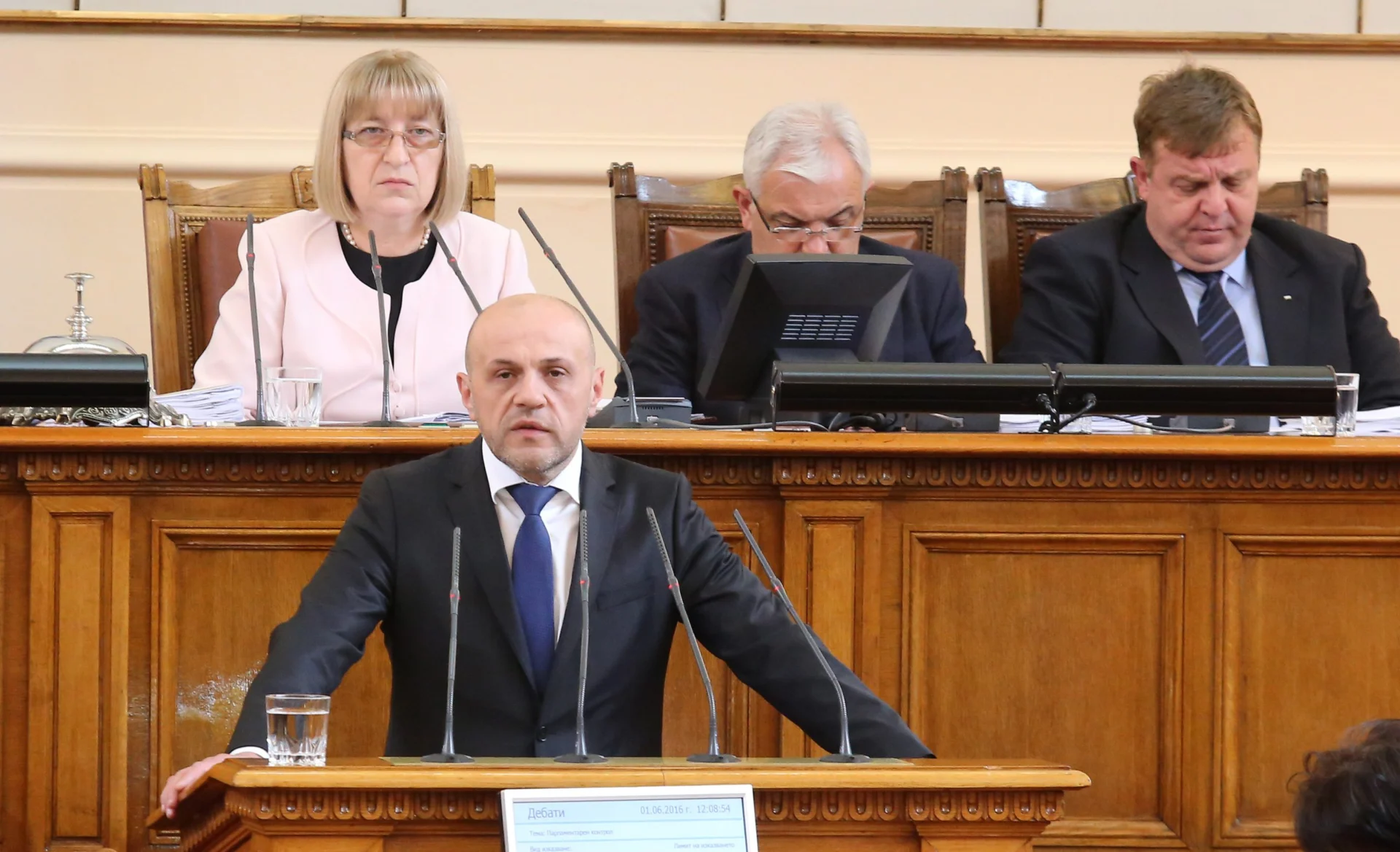 Парламент Томислав Дончев