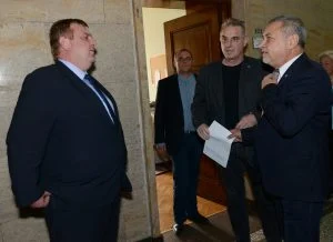 Парламент Патриотичен фронт коалиционен съвет Валери Симеонов Красамир Каракачанов