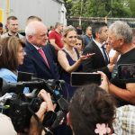 Премиерът Димитър Главчев и регионалният министър Виолета Коритарова посетиха пътната блокада край Гълъбово
