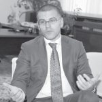 "Двойкаджийката" Росица Янакиева и отличникът Димитър Николов в "компанията" на безпристрастния съдник Симеон Дянков (в средата).