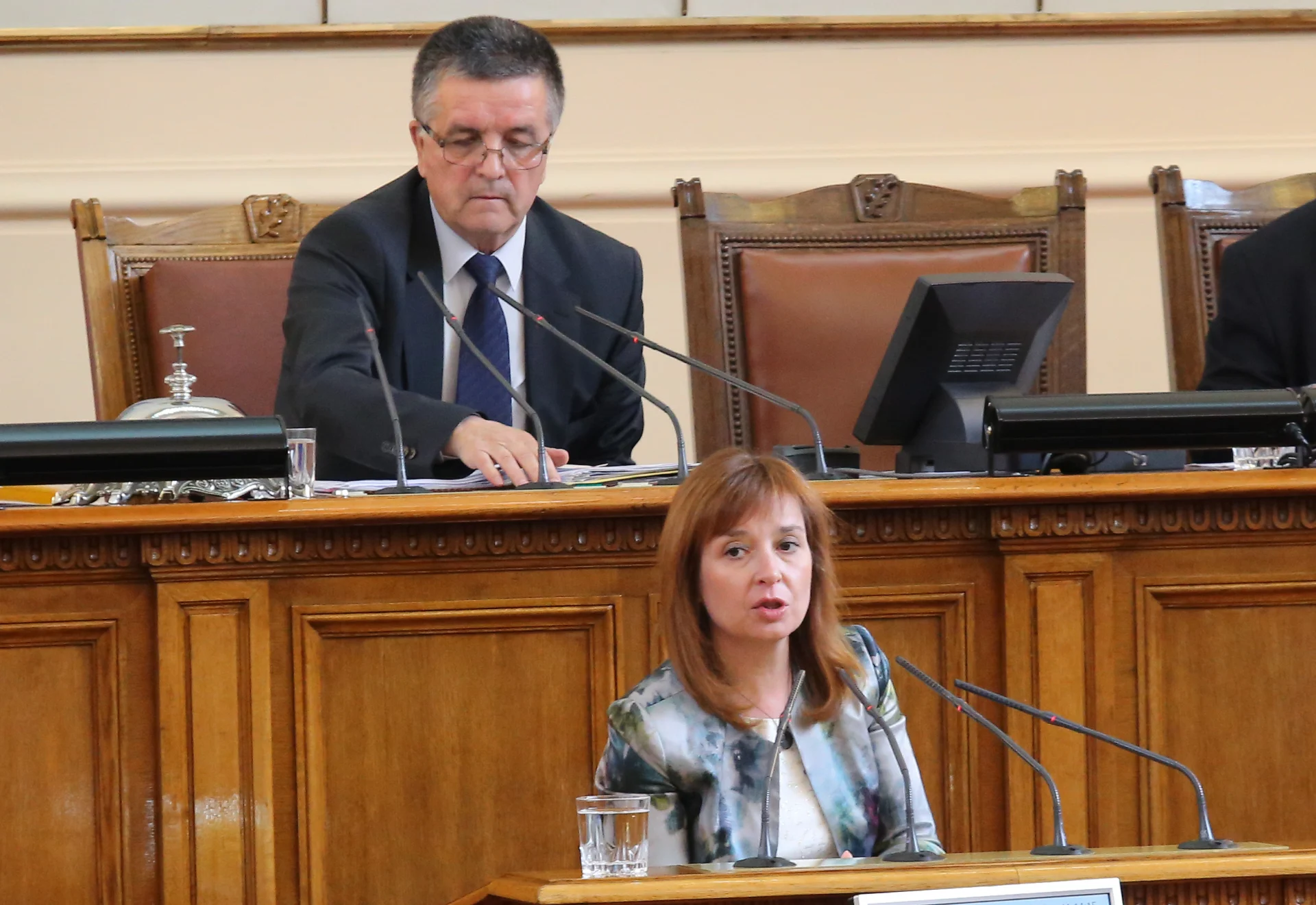 Парламент Зорница Русинова