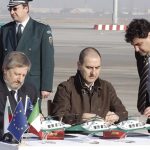 Вътрешният министър Цветан Цветанов обича да си играе  с  хеликоптерни макети.