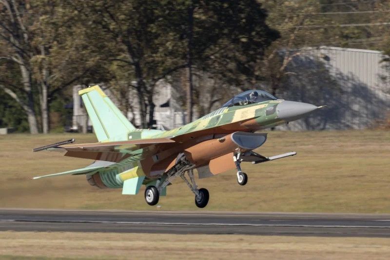 Полетя първият изтребител F-16, произведен за България