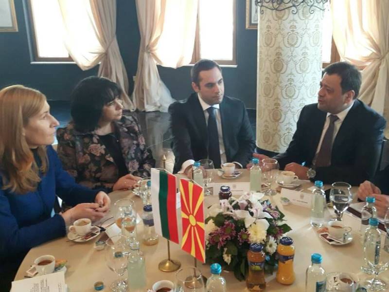 караниколов