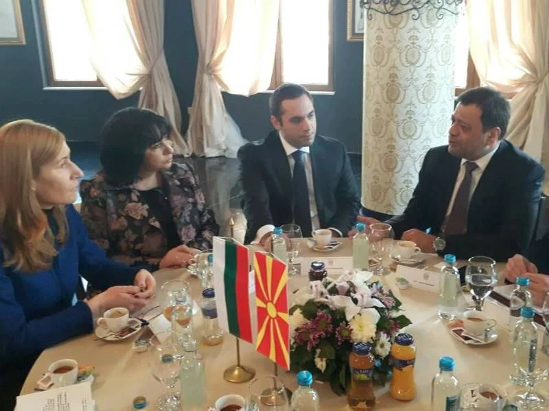 караниколов