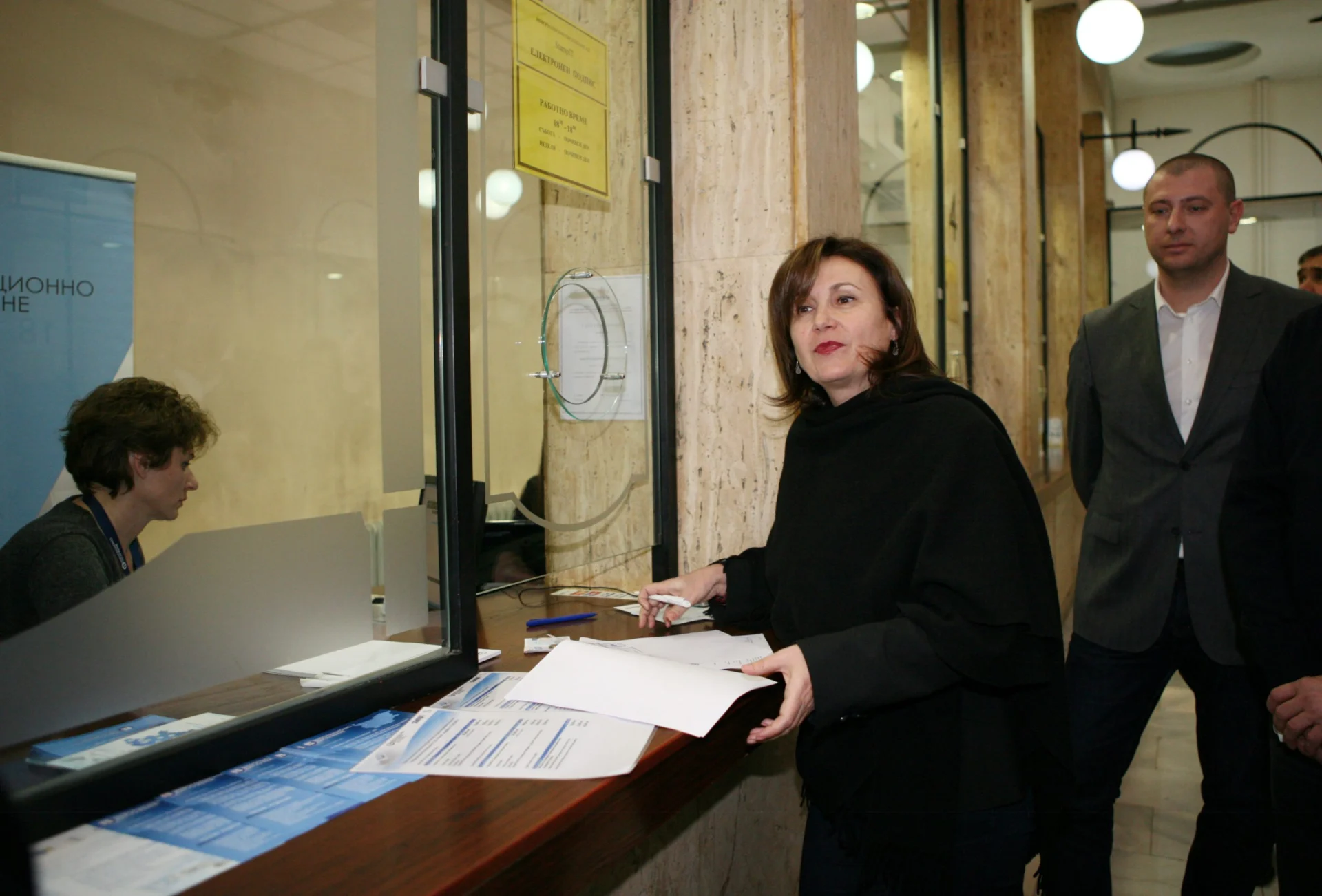 Заместник министър-председателят по коалиционната политика и държавната администрация Румяна Бъчварова бе специален гост на 22. 01.  на представяне на нова тарифа за електронни подписи в пилотен фронт офис в сградата на Централна поща