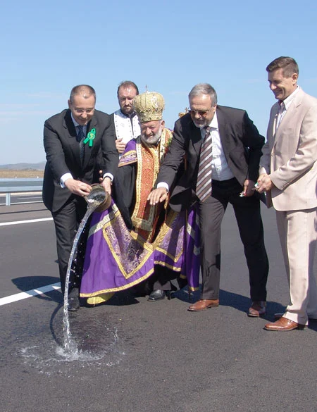 Откриване на  новопостроен участък от автомагистрала "Тракия"Сергей Станишев - мин. председател на Б - яАсен Гагаузов - мин. на рег. развитие и благоустройство