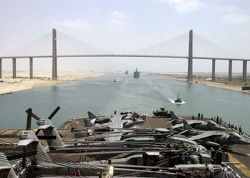 През 2001 г. над Суецкия канал в Египет беше открит моста "Хосни Мубарак"