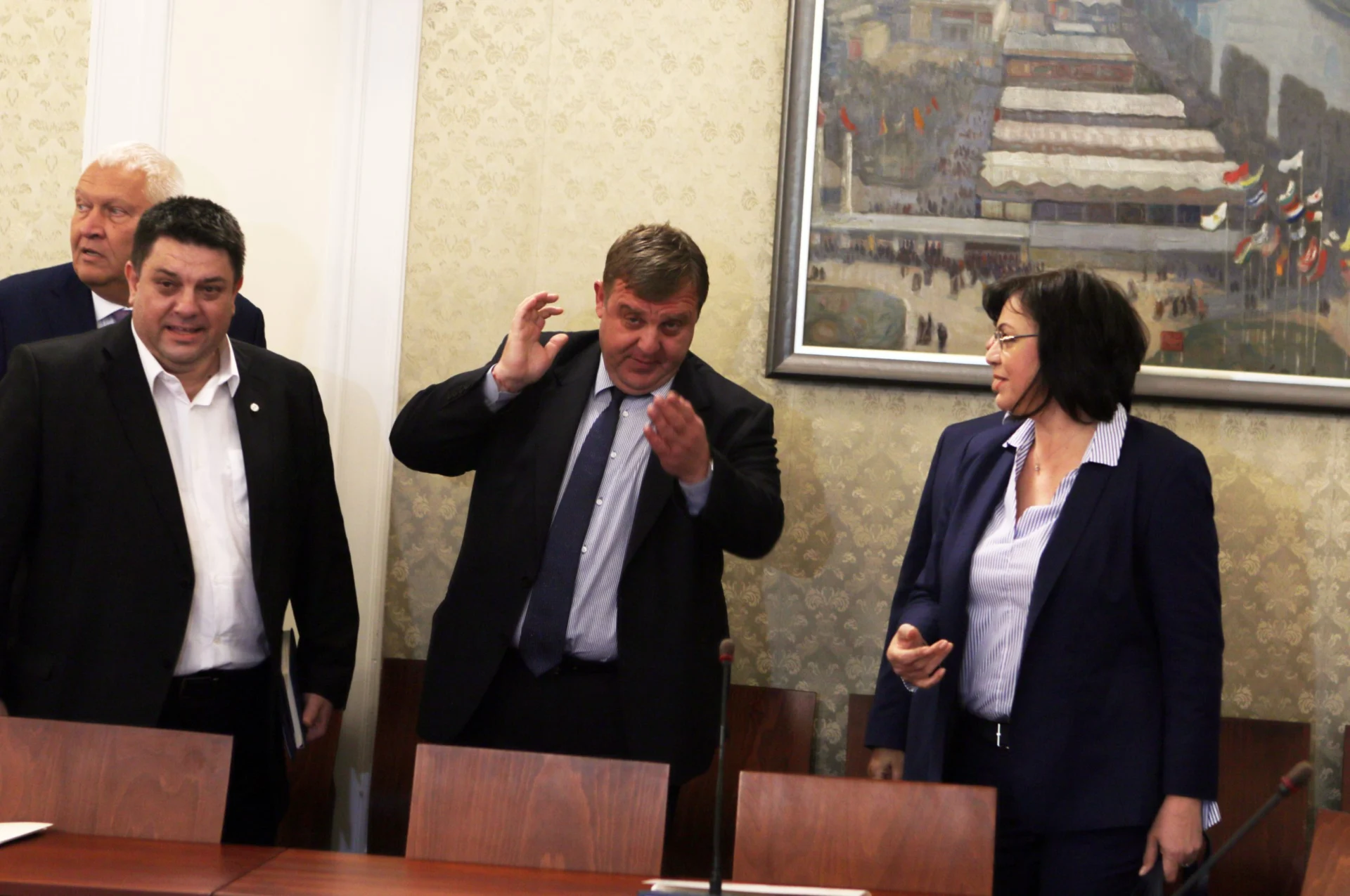 Парламент среща Корнелия Нинова Красимир Каракачанов