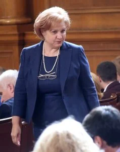 Парламент Менда Стоянова