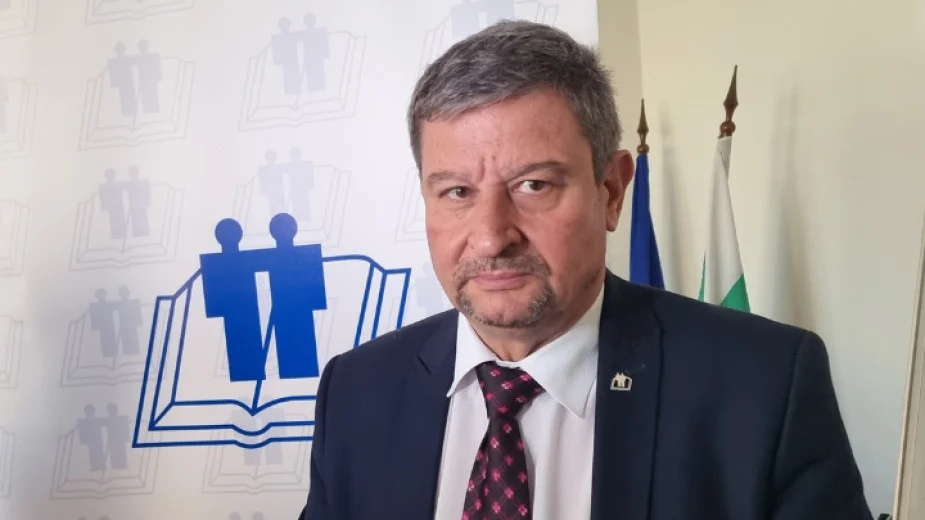 Синдикат "Образование" е против увеличаване на часовете по математика в учебните програми