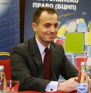 Елвин Гури