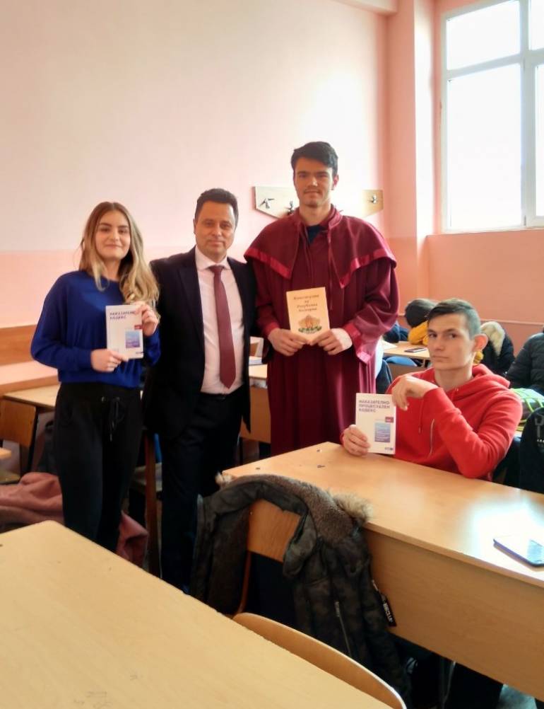 прокурор ученици