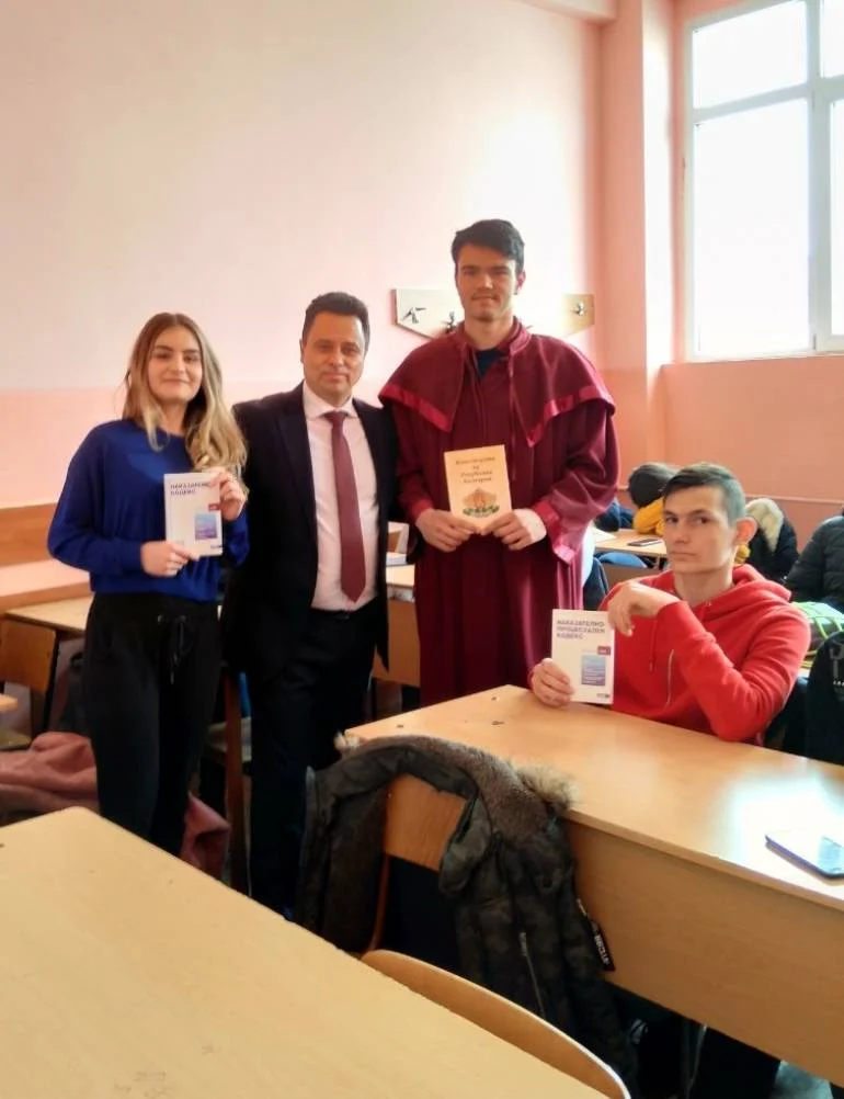 прокурор ученици