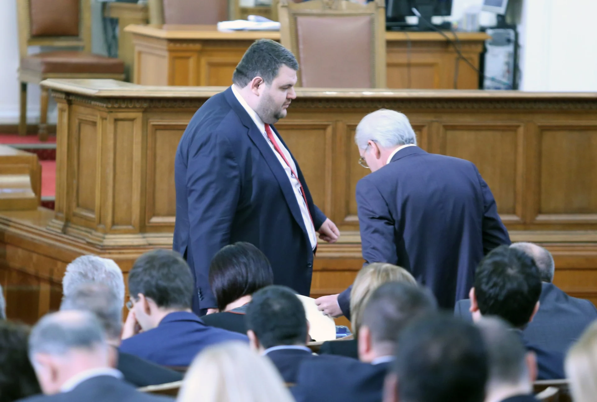 Парламент Лютви Местан Делян Пеевски  Гласуване на промени в Конституцията