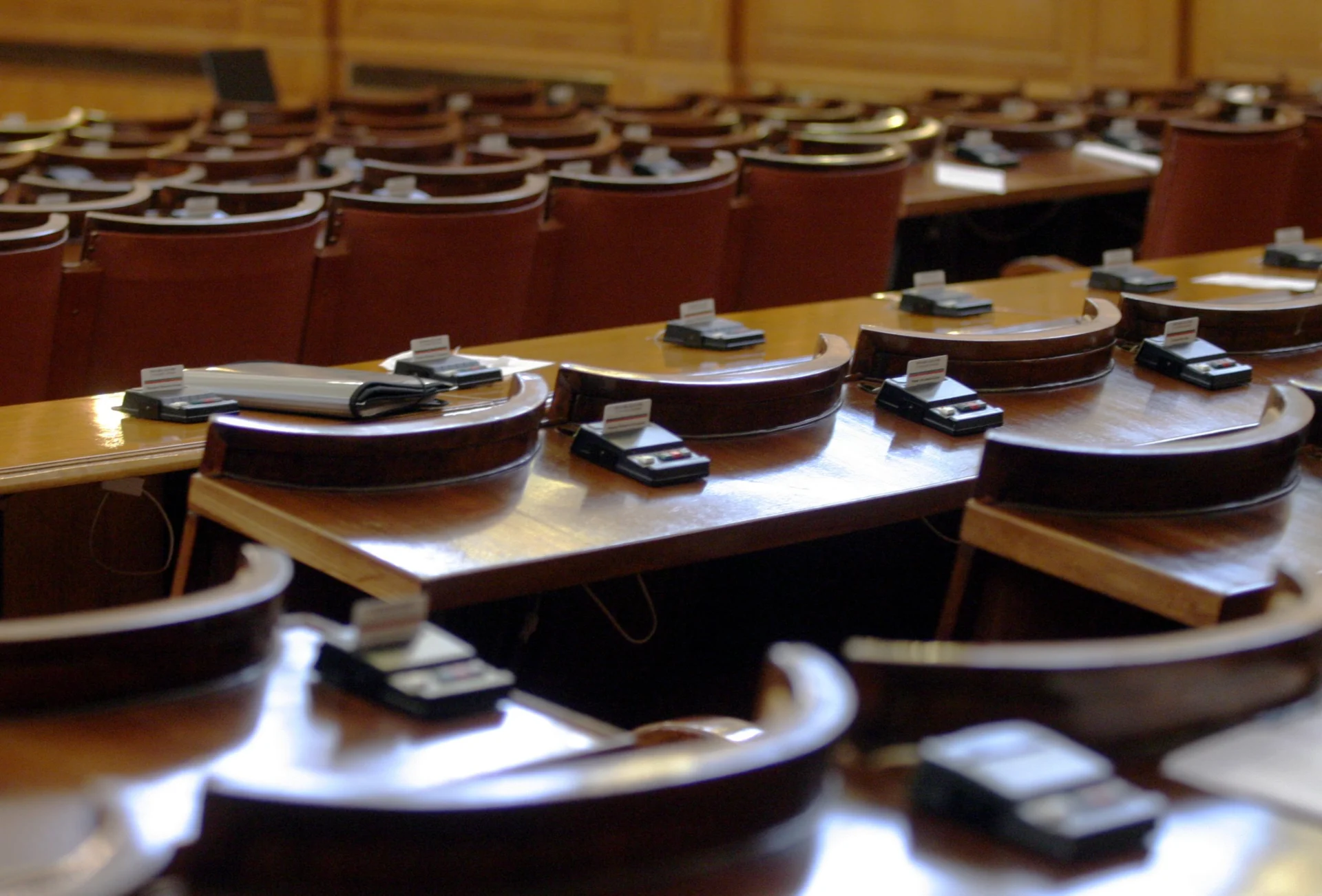 Парламентпразен