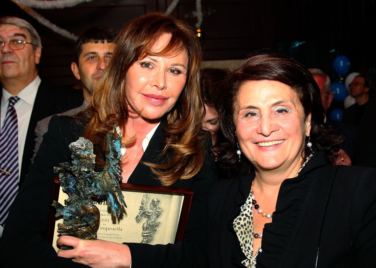 Награди Банкер на годината 2011 приз  Мая Георгиева - ПИБ БанкВиолина Маринова - Банка ДСК