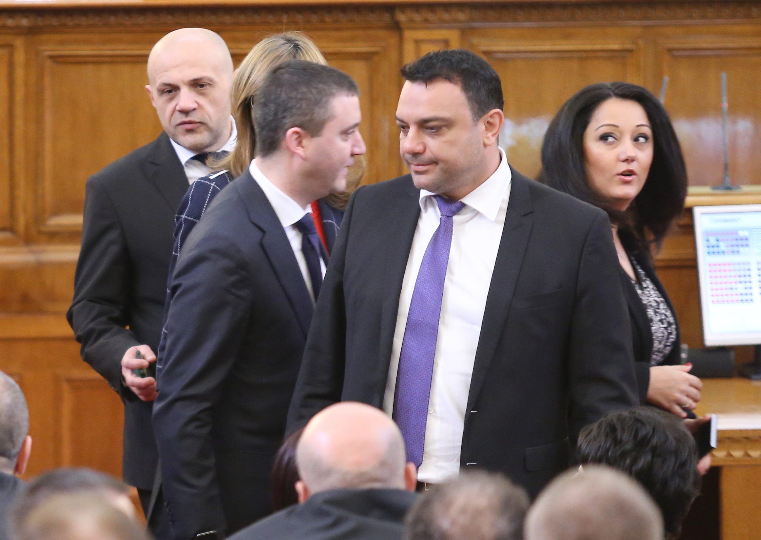 Парламент Томислав Дончев