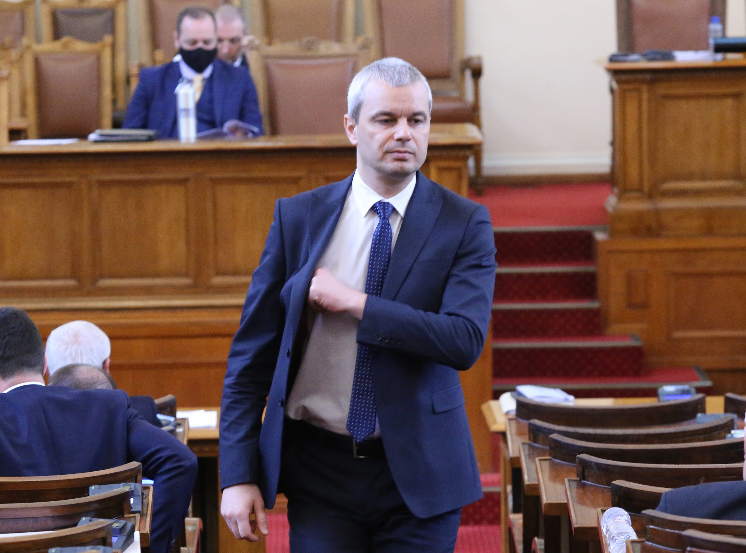 Парламент Костадин Костадинов