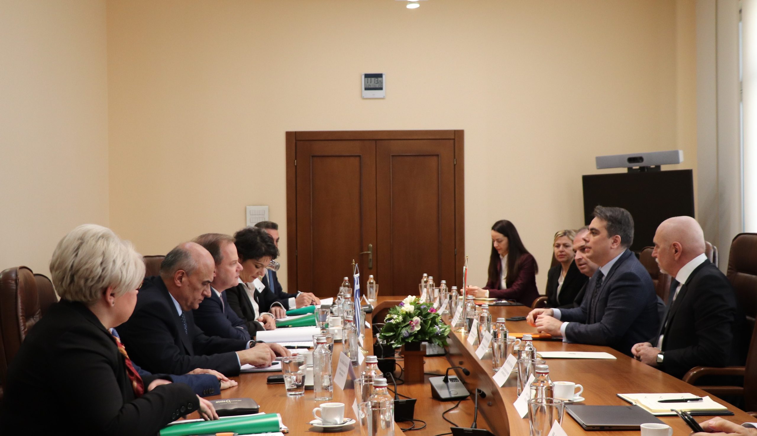 Развитие на транспортната и енергийната свързаност между България и Гърция обсъдиха вицепремиерът и министър на финансите Асен Василев Константинос Караманлис