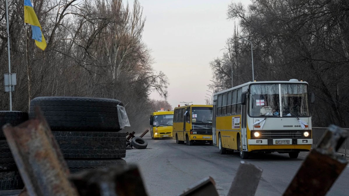 мариупол евакуация цивилни автобуси украйна хуманитарен коридор