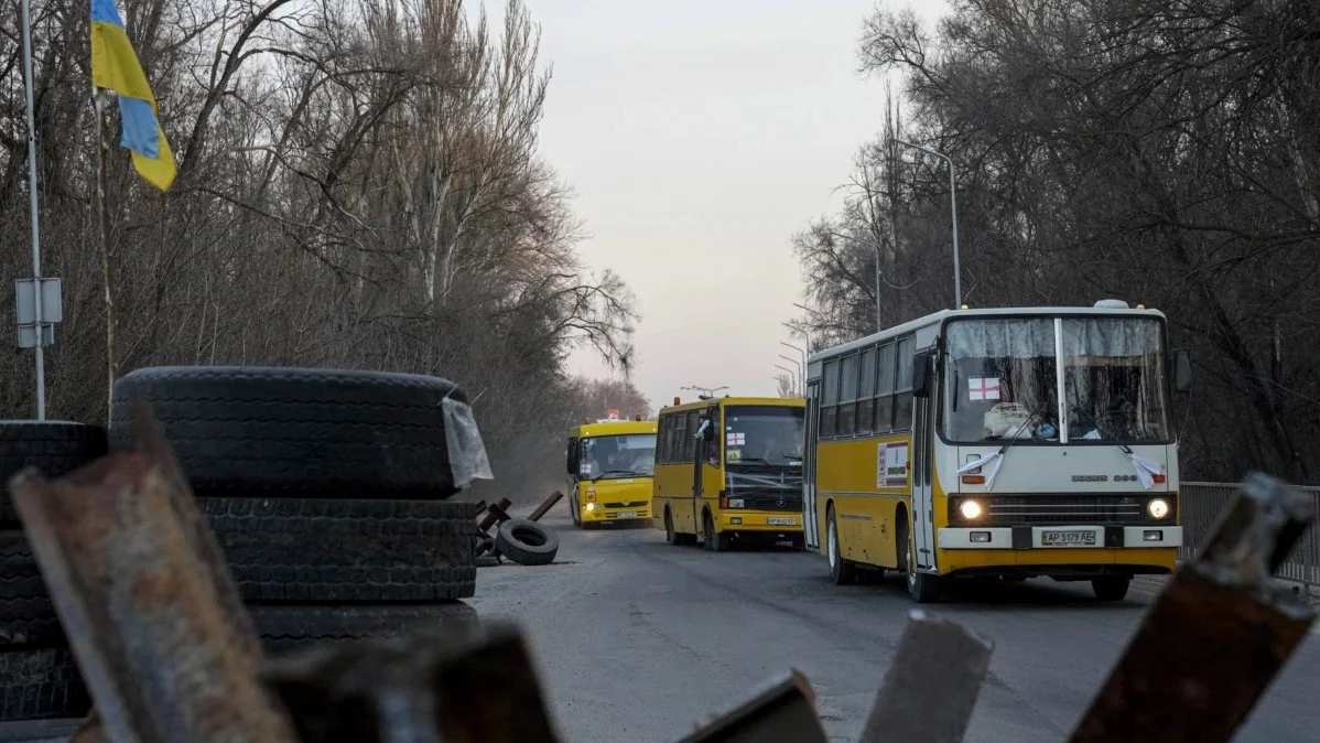 мариупол евакуация цивилни автобуси украйна хуманитарен коридор