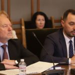 Министрите на отбраната Тодор Тагарев и на икономиката Богдан Богданов на изслушване в парламентарната комисия по отбрана