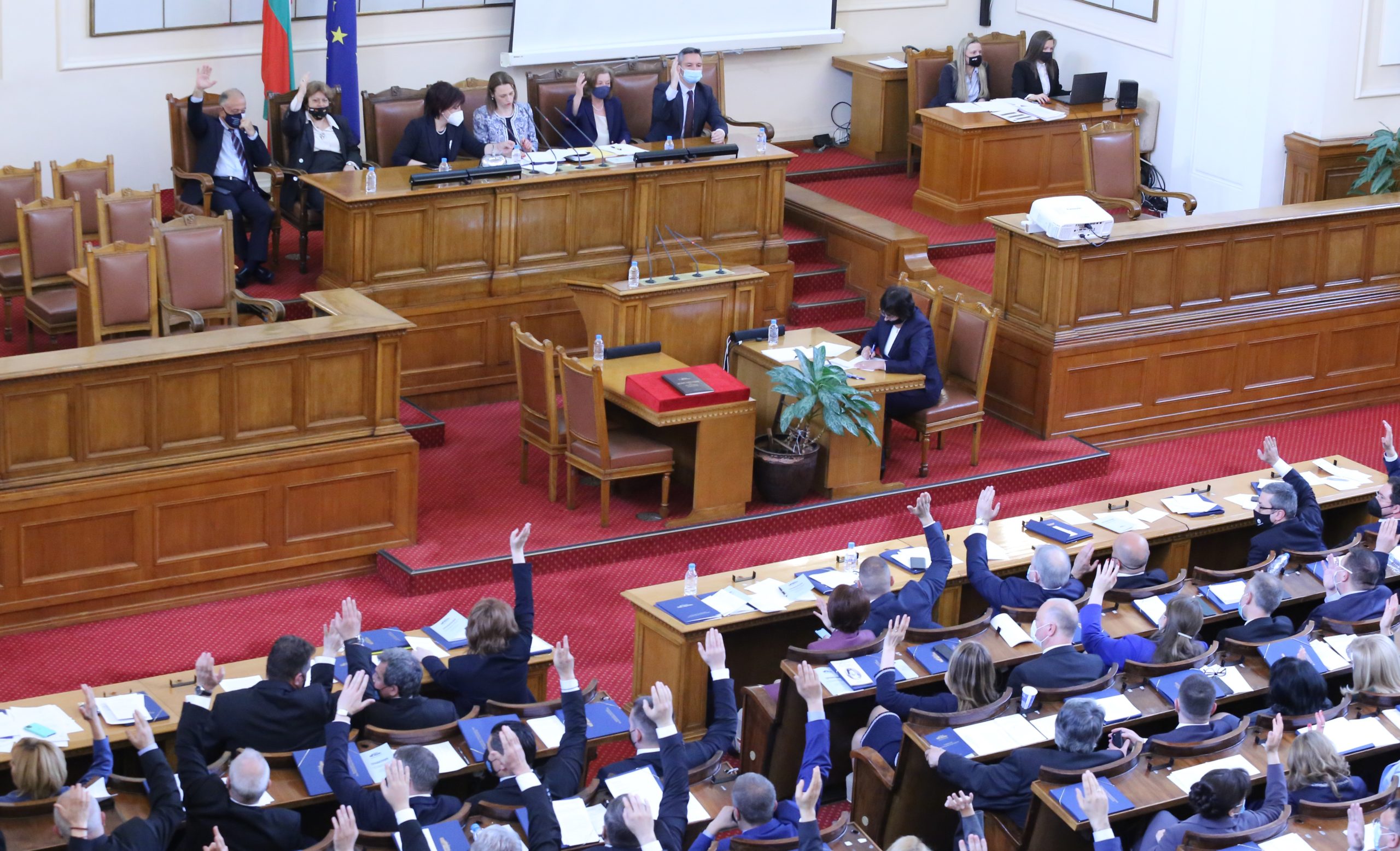 Парламент гласуване