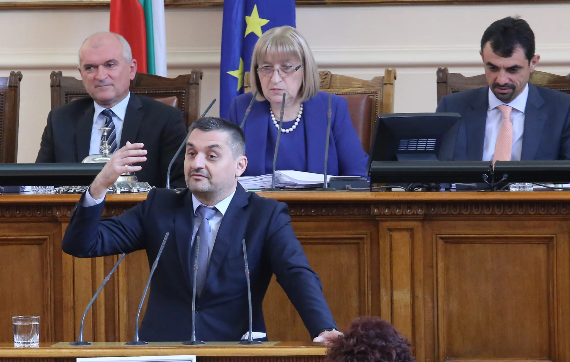 Парламент Кирил Добрев
