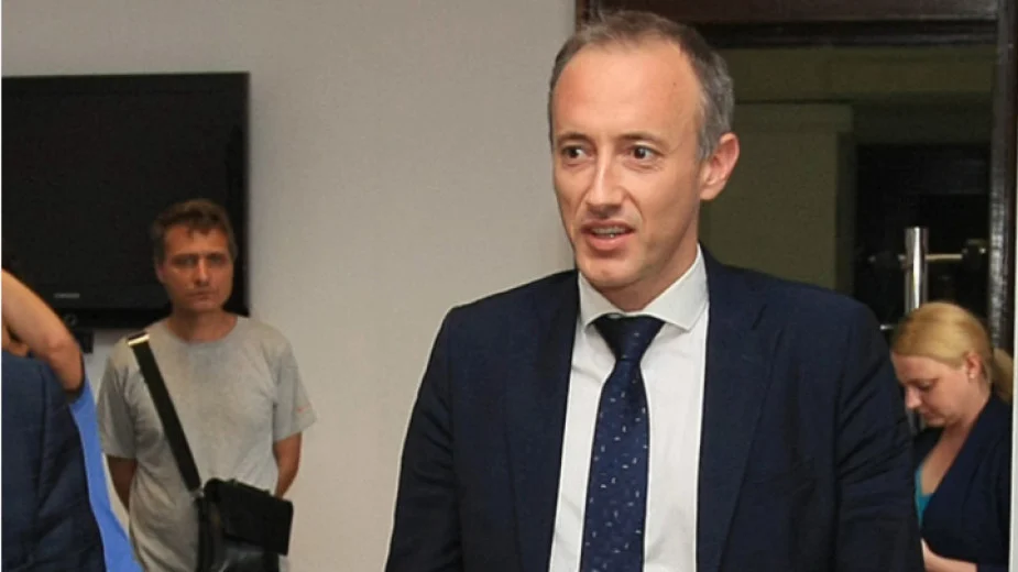 Училищата ще решават каква процедура да приложат при законова забрана за телефони в клас