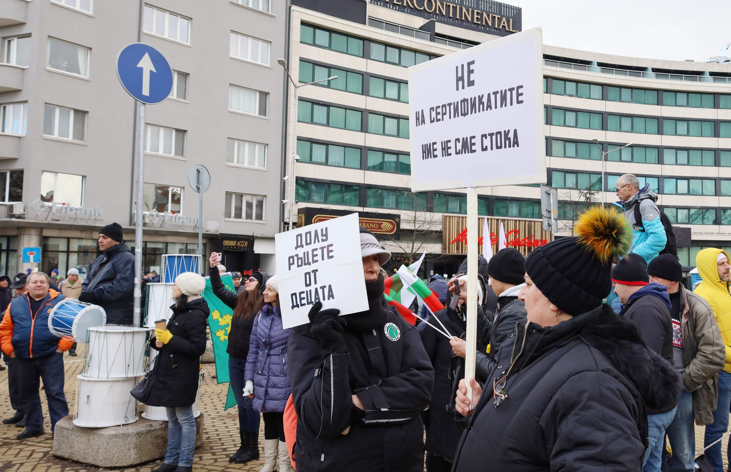 Парламент протест срещу зеления сертификат
