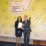 Лиляна Павлова връчи във вторник специалната награда в  категория „Инициативи за пътна безопасност -фирми и корпорации“. Тази година победител  е  „ДЗИ -Общо застраховане“ Коста Чолаков