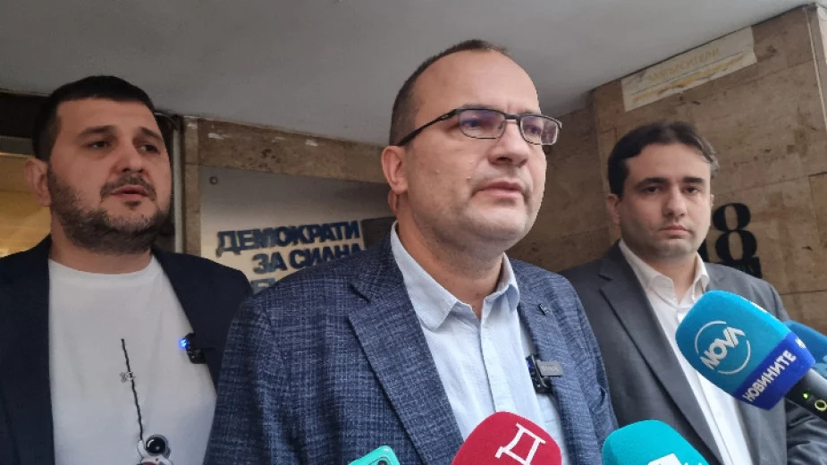 Мартин Димитров и Анна Бодакова пренареждат листата на ПП-ДБ в 24 МИР-София