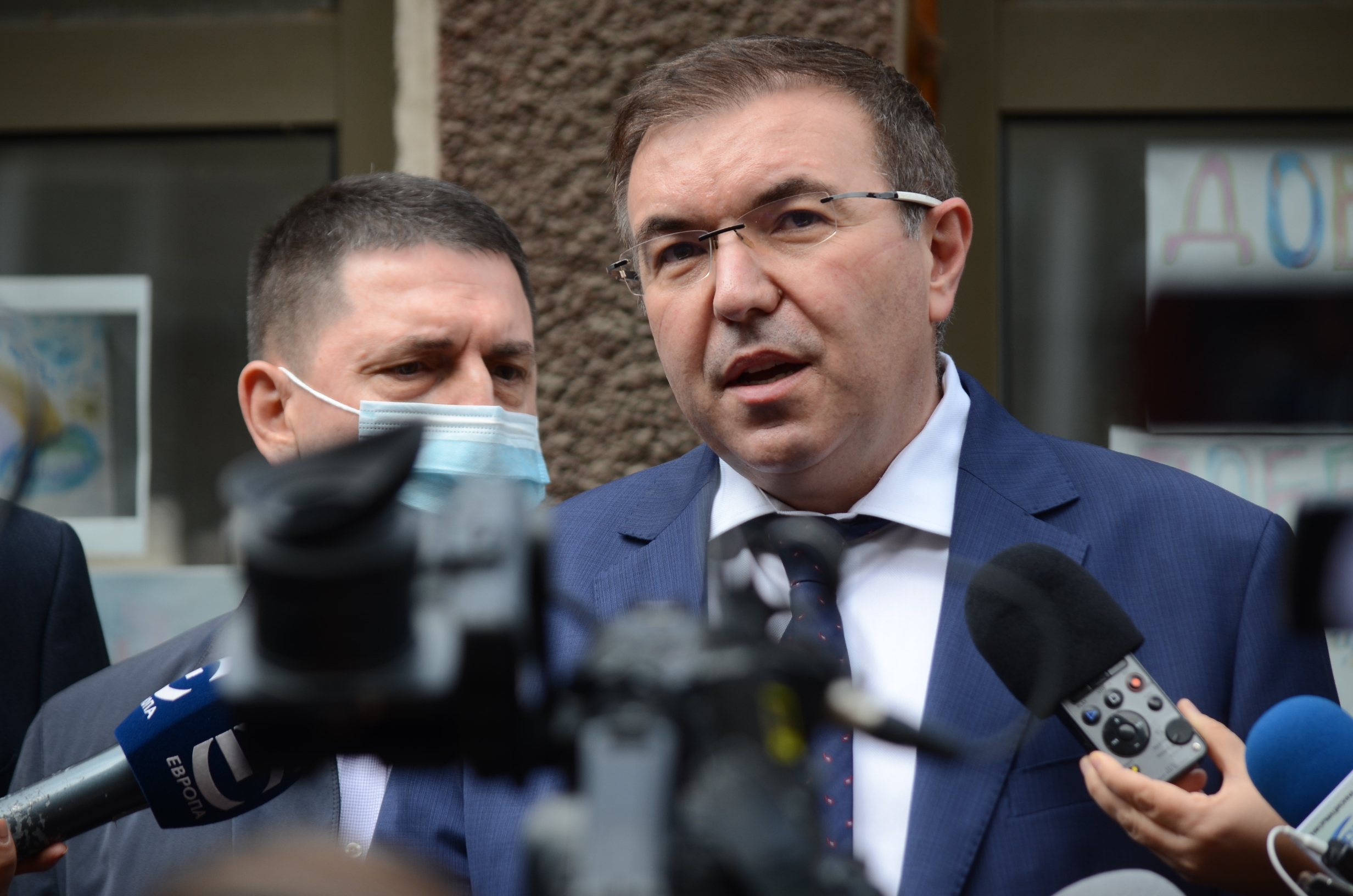 Линейки министър Костадин Ангелов