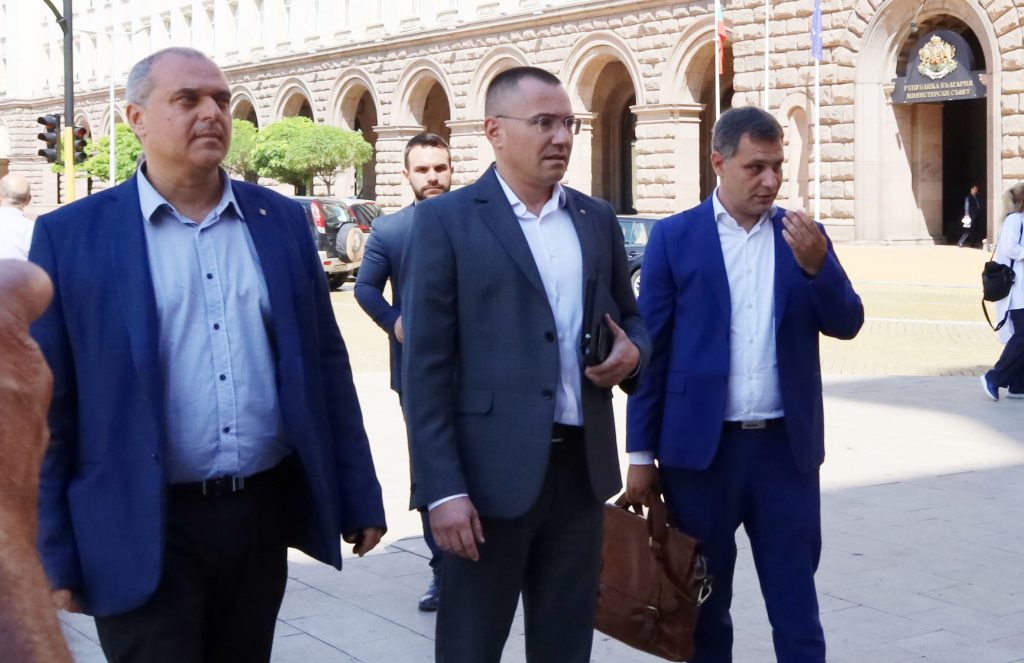 Подаване на документи за изборите в ЦИк ВМРО