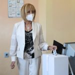 мая манолова гласуване парламентарни избори (БТА)