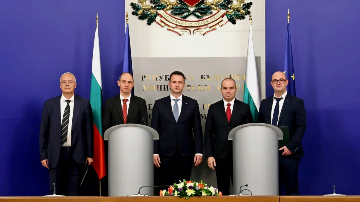 Започва изграждането на електрически зарядни станции в 35 жп гари в страната