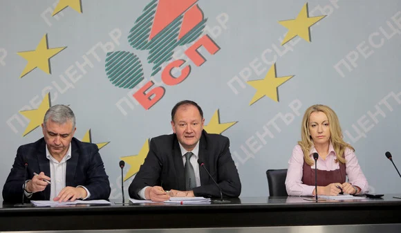 михаил миков